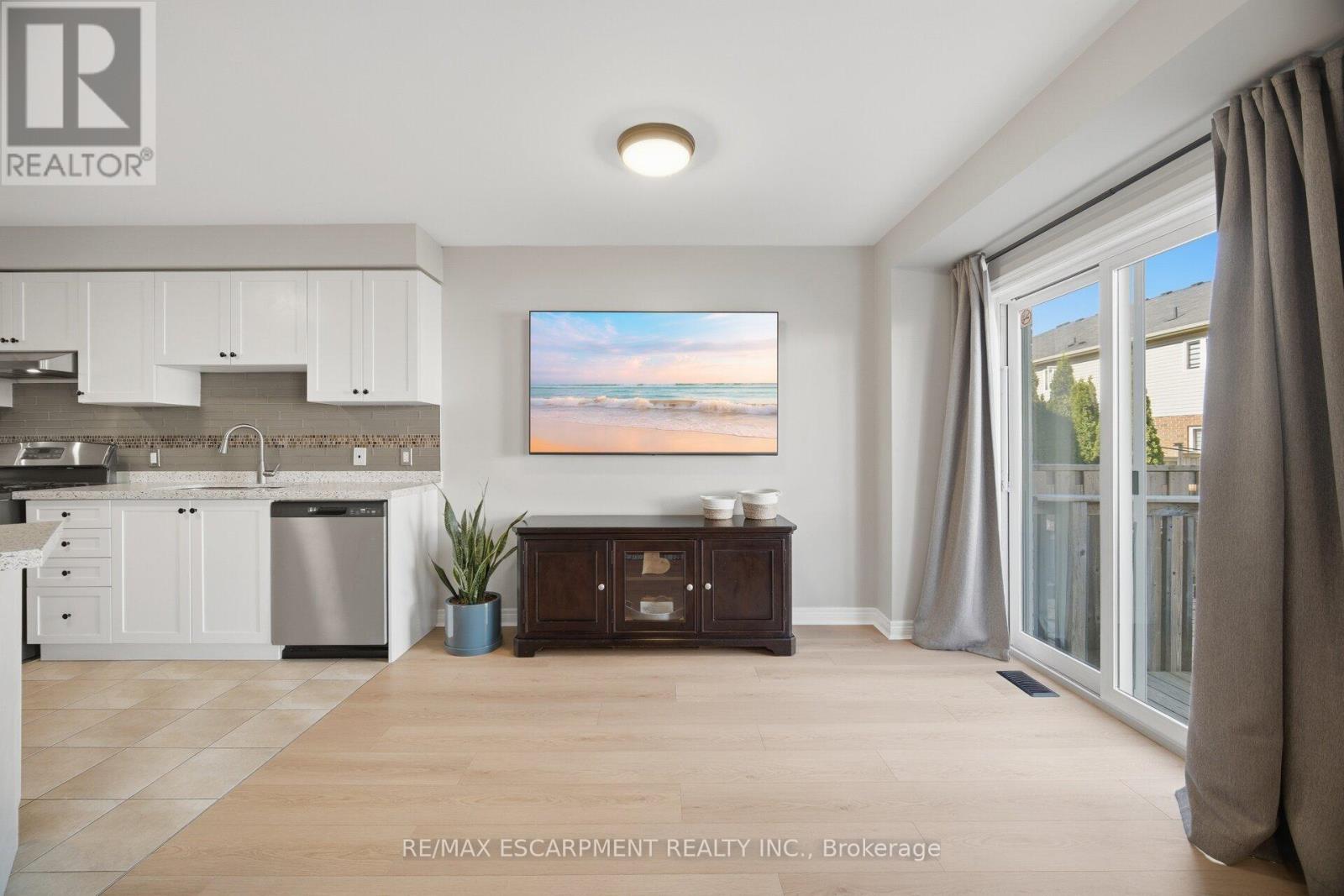 92 CELESTIAL CRESCENT, Hamilton, Ontario, L0R1P0 — Photo 10
