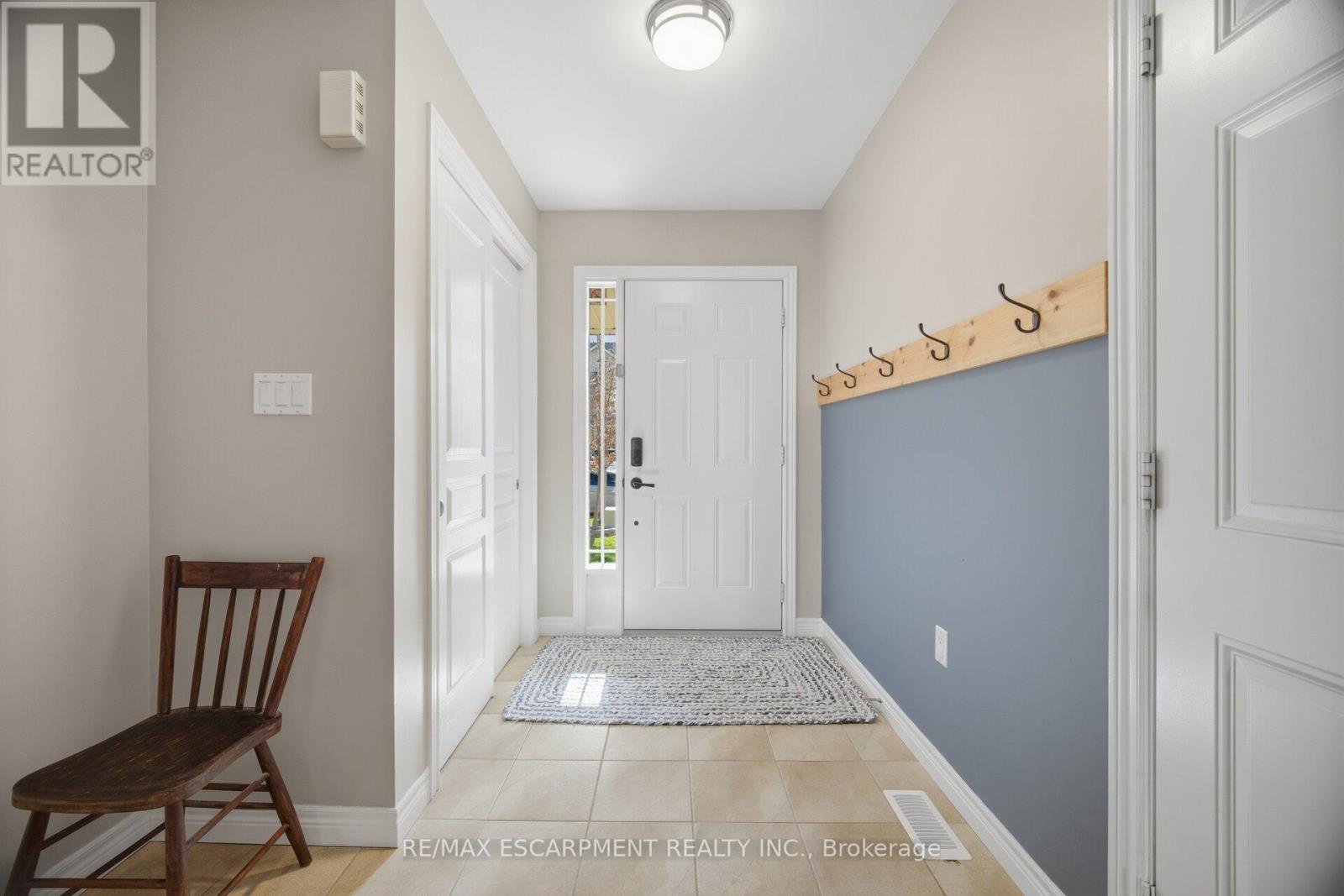 92 CELESTIAL CRESCENT, Hamilton, Ontario, L0R1P0 — Photo 4