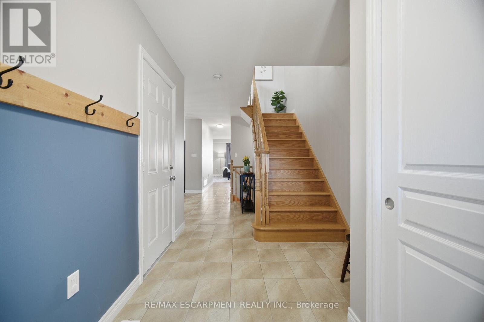 92 CELESTIAL CRESCENT, Hamilton, Ontario, L0R1P0 — Photo 5