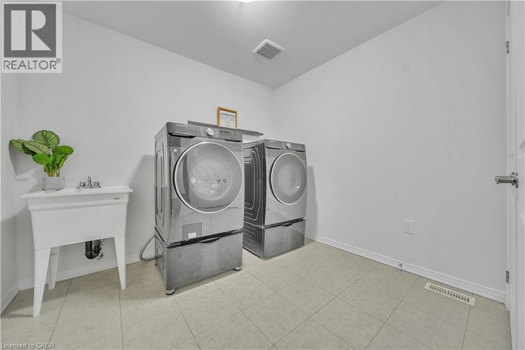 237 KINSMAN Drive, Binbrook, Ontario, L0R1C0 — Photo 40