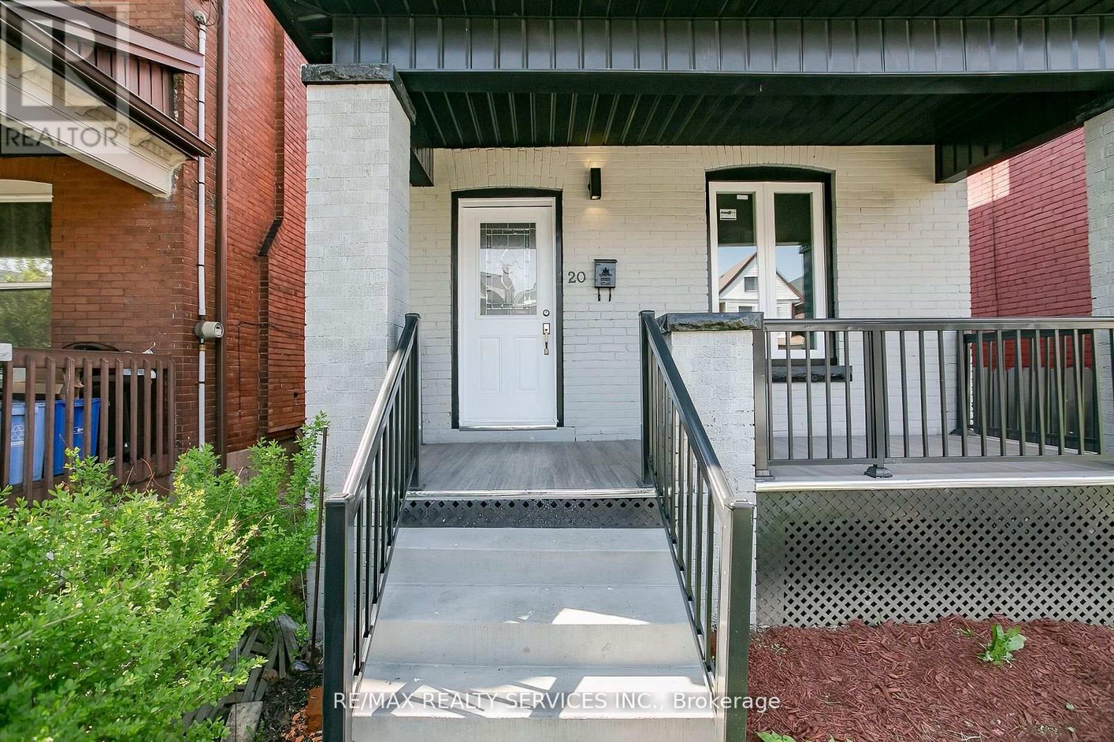 20 SOMERSET AVENUE E, Hamilton (Gibson), Ontario, L8L2L5 — Photo 2