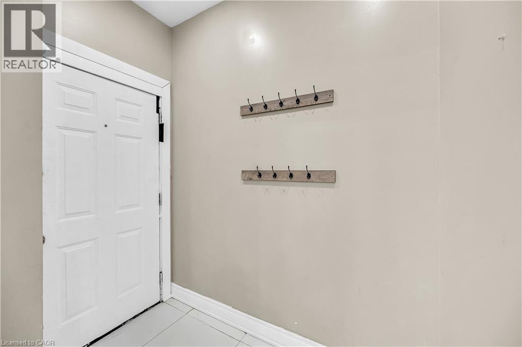 334 CANNON Street E, Hamilton, Ontario, L8L2B9 — Photo 3