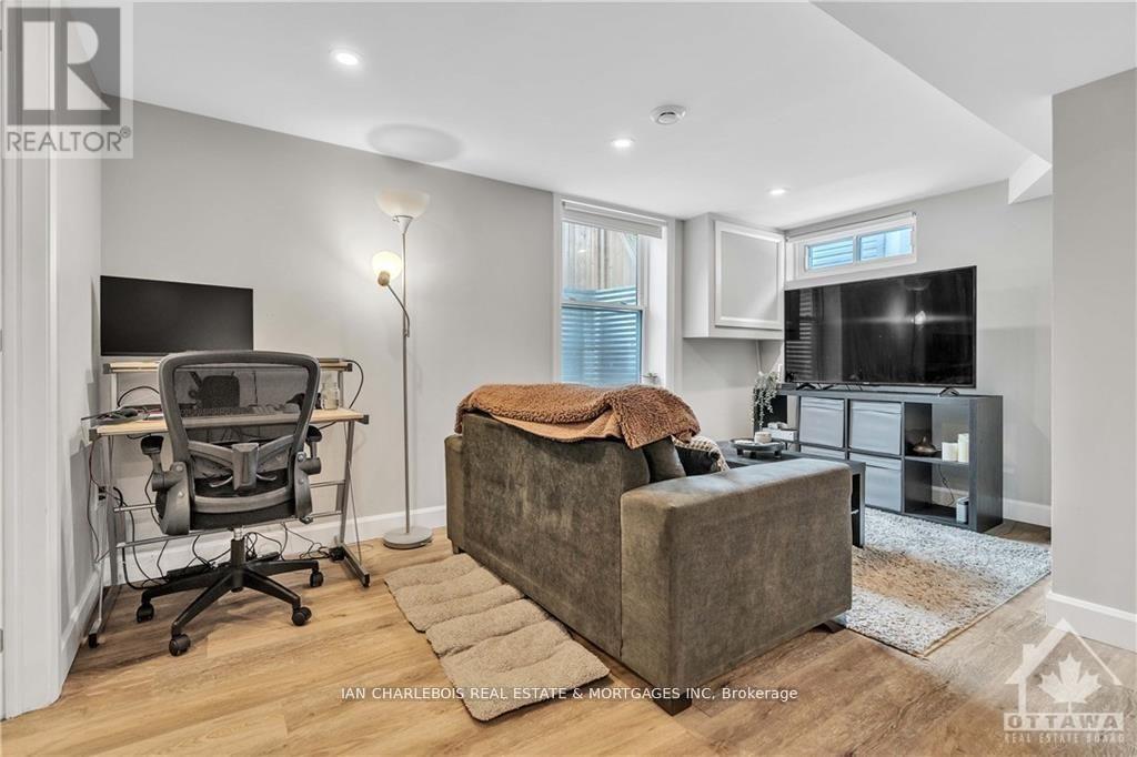 B - 820 SMYTH ROAD, Ottawa, Ontario, K1G1P3 — Photo 3