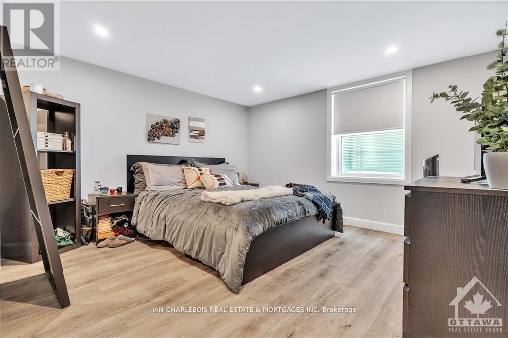B - 820 SMYTH ROAD, Ottawa, Ontario, K1G1P3 — Photo 5