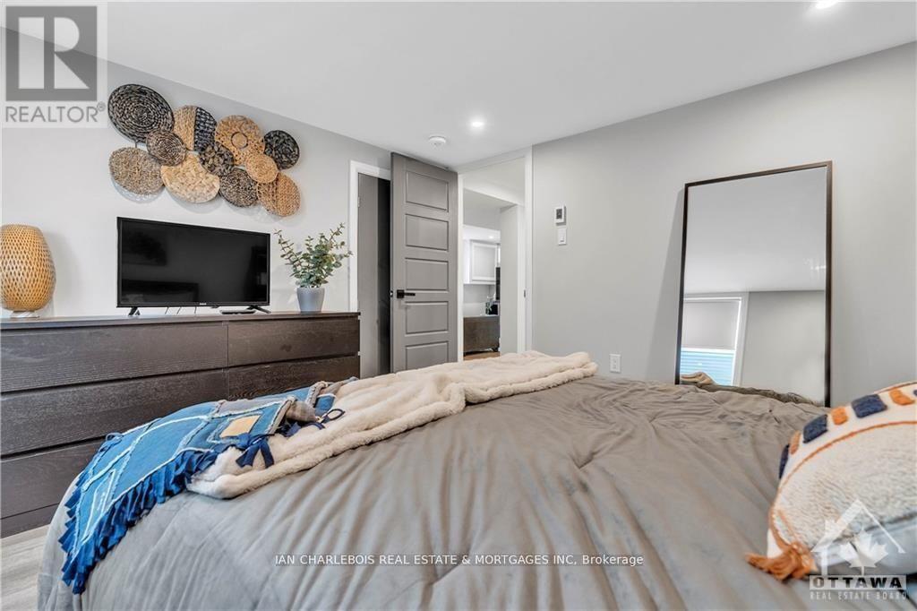 B - 820 SMYTH ROAD, Ottawa, Ontario, K1G1P3 — Photo 6