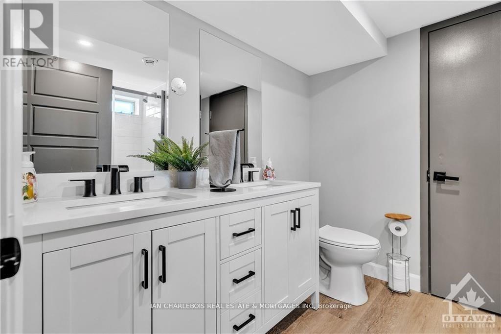 B - 820 SMYTH ROAD, Ottawa, Ontario, K1G1P3 — Photo 7