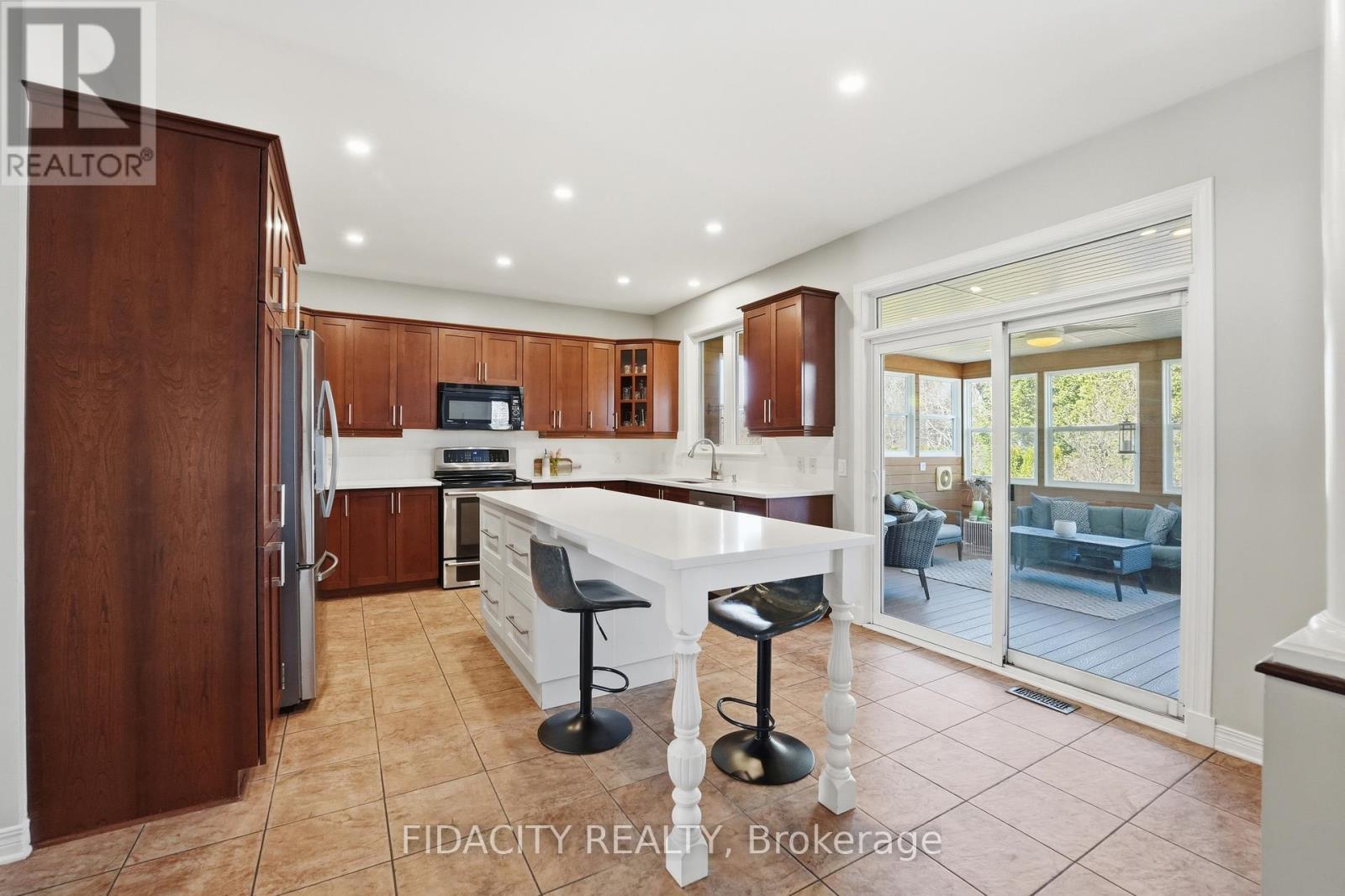 172 COYOTE CRESCENT, Ottawa, Ontario, K2S2G6 — Photo 9