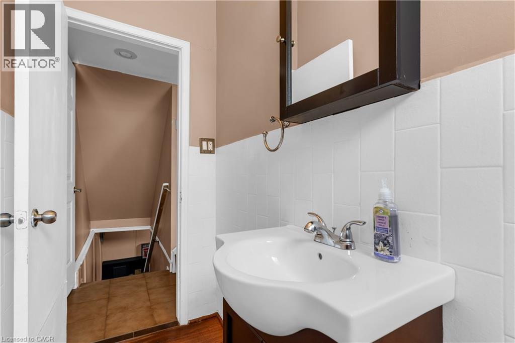 102 BERKINDALE Drive, Hamilton, Ontario, L8E1M5 — Photo 17