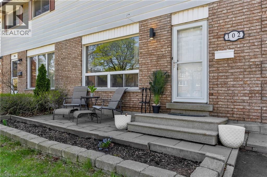 102 BERKINDALE Drive, Hamilton, Ontario, L8E1M5 — Photo 5
