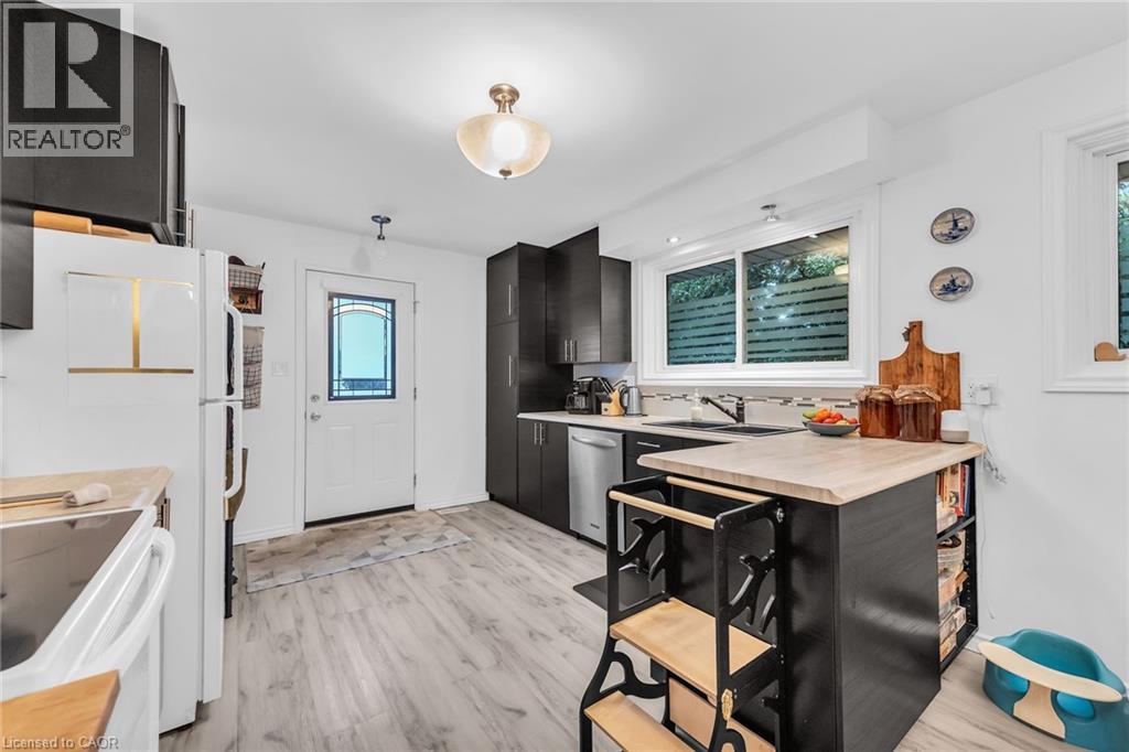 5 BURRWOOD Drive, Hamilton, Ontario, L9C3S9 — Photo 12