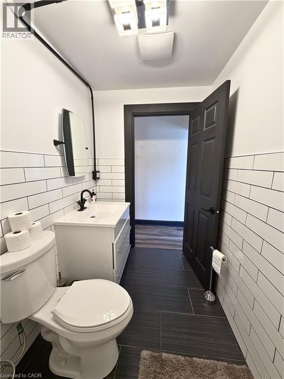 1129 MAIN Street E Unit# 1, Hamilton, Ontario, L8M1P2 — Photo 11