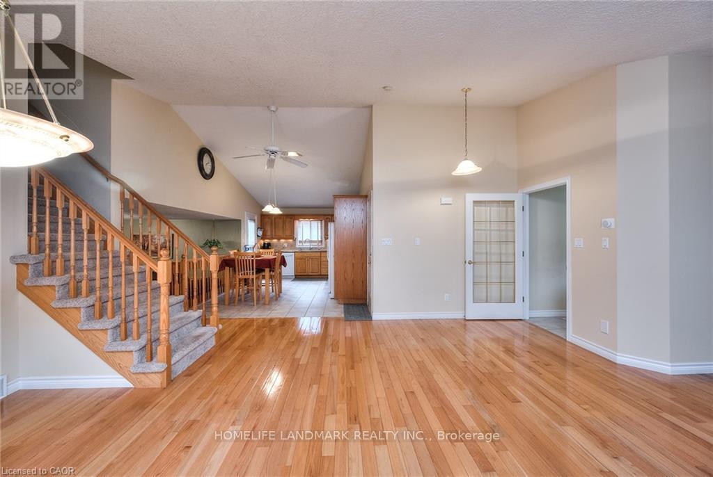 571 BRIGANTINE DRIVE, Waterloo, Ontario, N2K4A7 — Photo 4