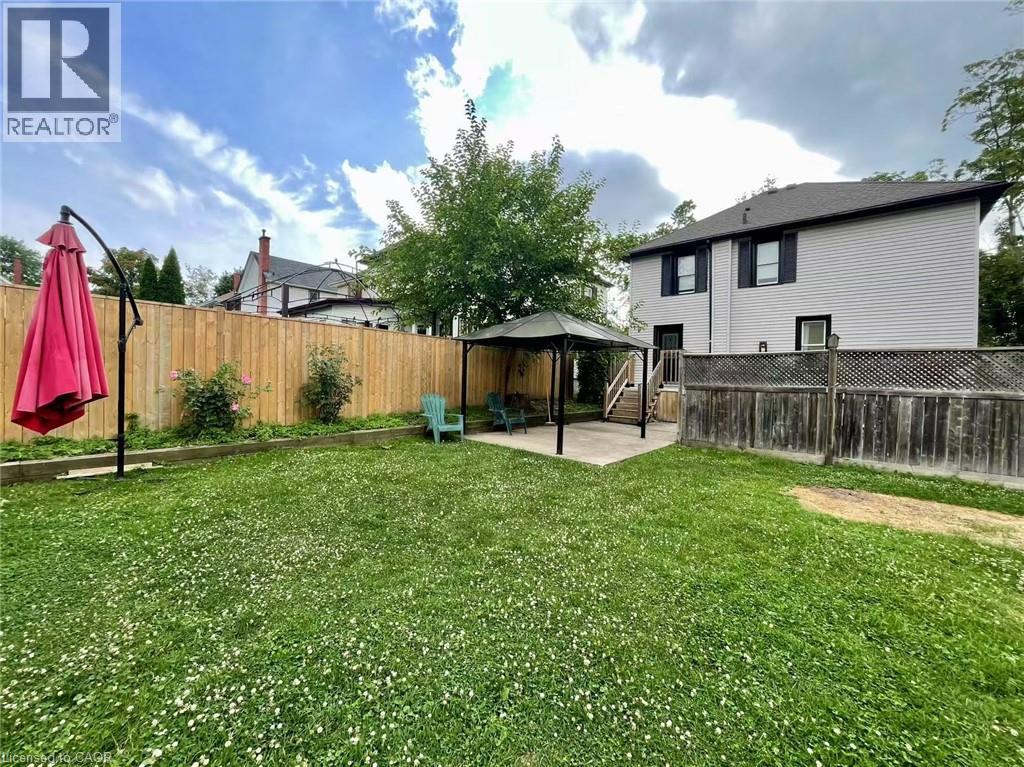 12 CARLETON Street N, Thorold, Ontario, L2V2A3 — Photo 3