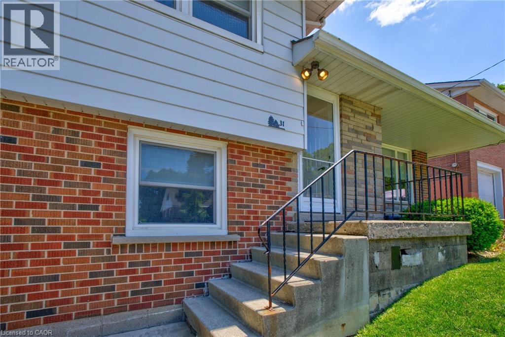 31 BRODICK Street, Hamilton, Ontario, L8S3E3 — Photo 3