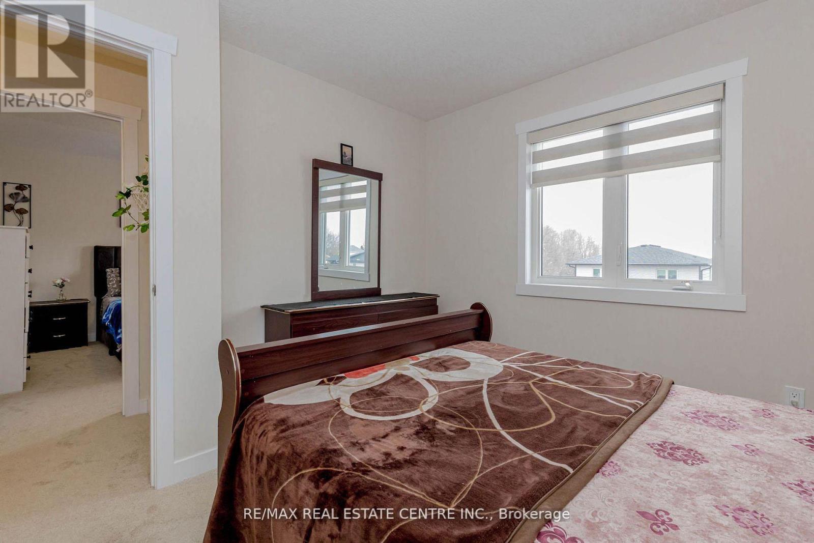 8 MOON CRESCENT, Cambridge, Ontario, N1S0C4 — Photo 28