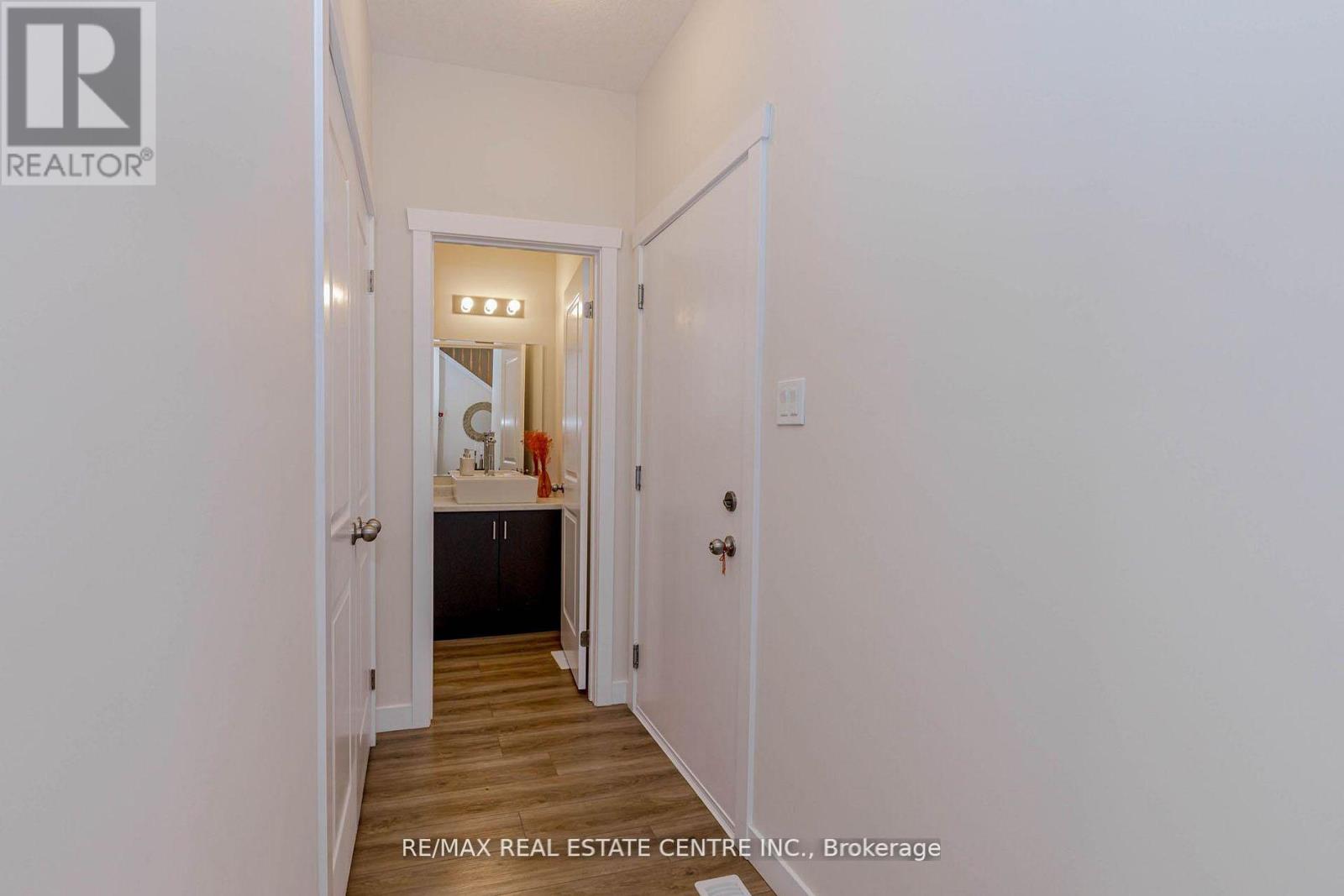 8 MOON CRESCENT, Cambridge, Ontario, N1S0C4 — Photo 33