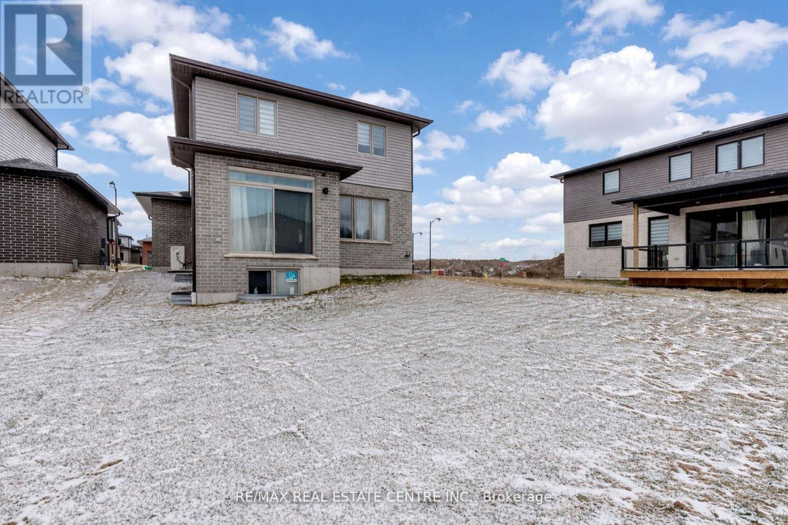 8 MOON CRESCENT, Cambridge, Ontario, N1S0C4 — Photo 37