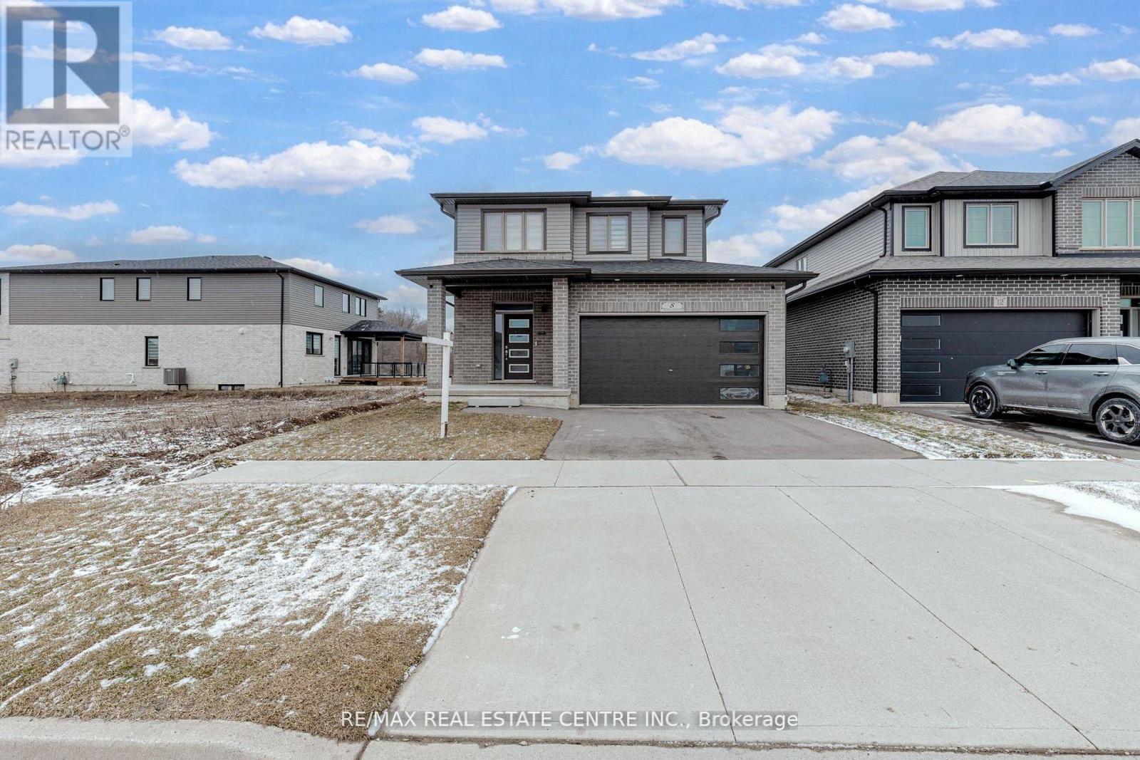 8 MOON CRESCENT, Cambridge, Ontario, N1S0C4 — Photo 4