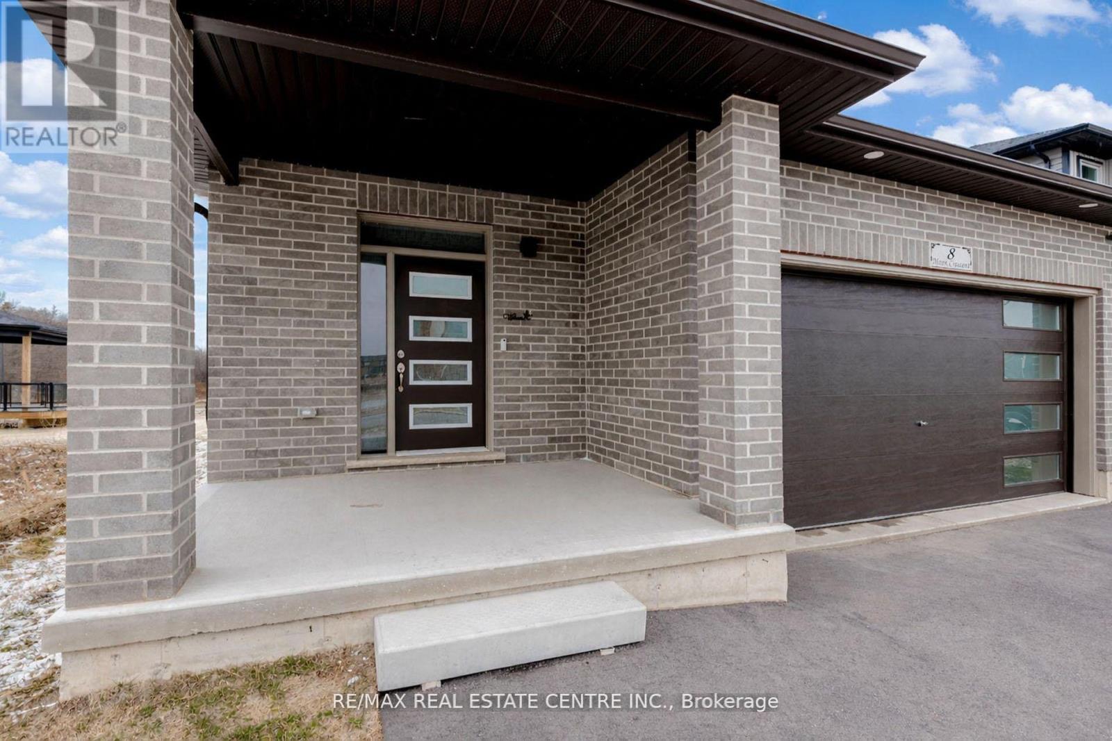 8 MOON CRESCENT, Cambridge, Ontario, N1S0C4 — Photo 5