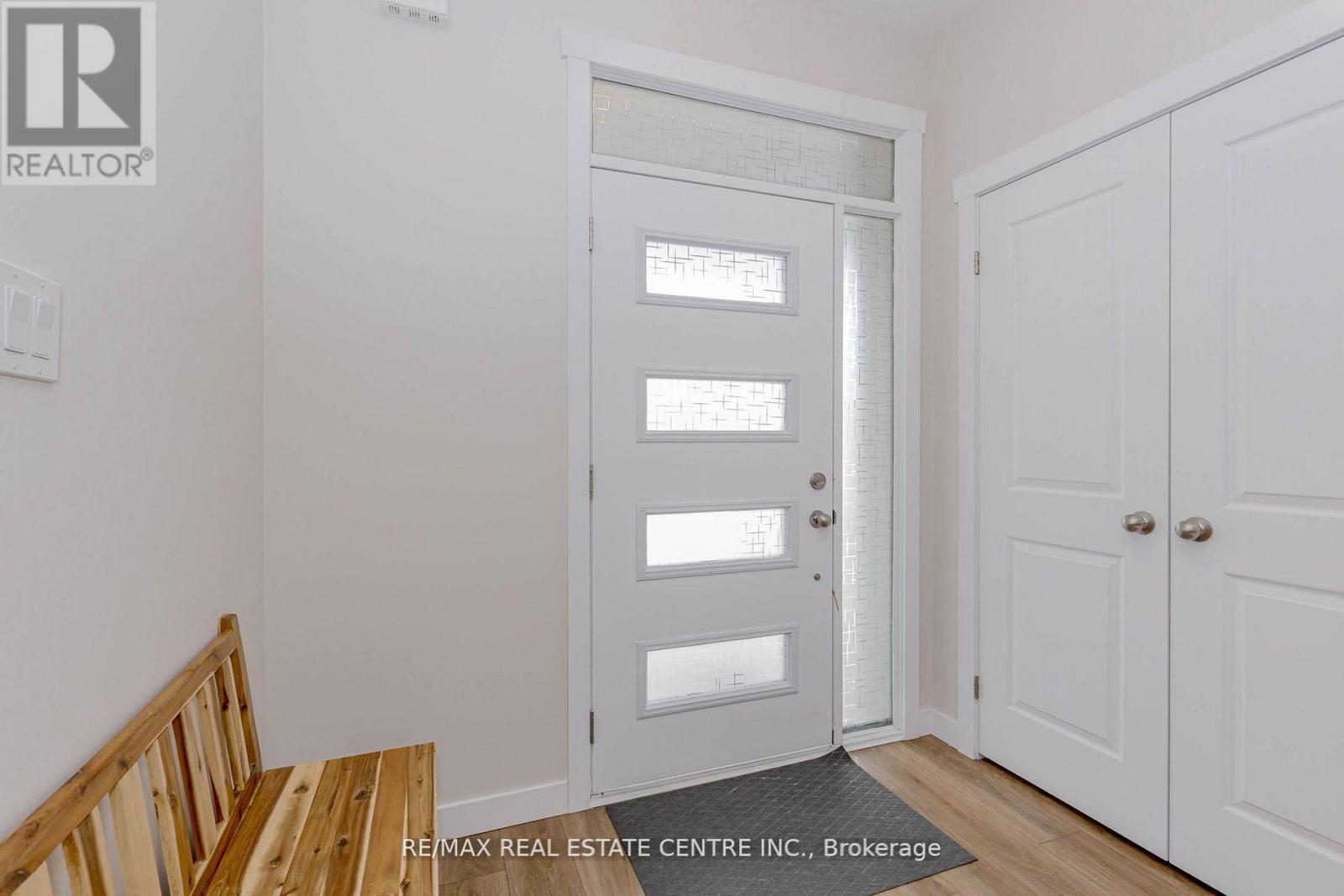 8 MOON CRESCENT, Cambridge, Ontario, N1S0C4 — Photo 6