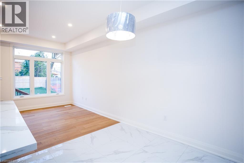 31 DANA Drive, Hamilton, Ontario, L9A3H7 — Photo 10