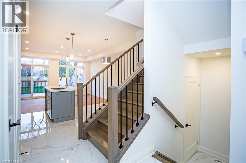 31 DANA Drive, Hamilton, Ontario, L9A3H7 — Photo 14