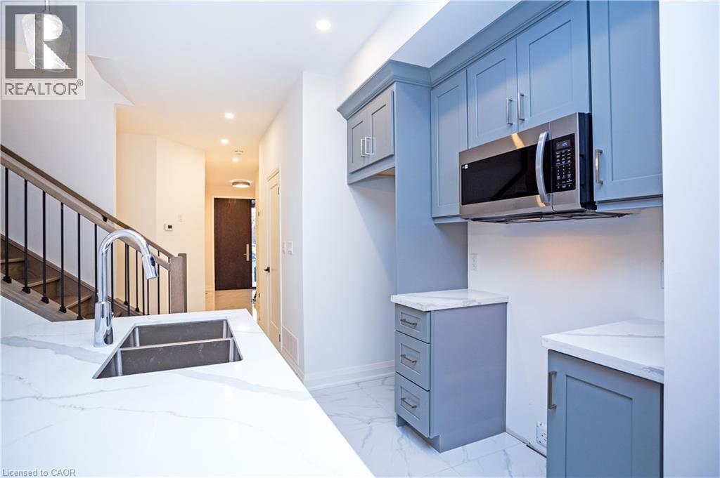 31 DANA Drive, Hamilton, Ontario, L9A3H7 — Photo 6