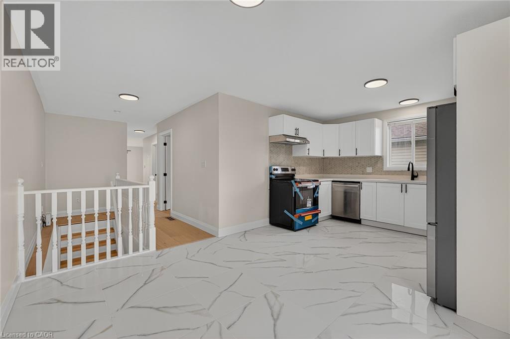 101 ANASTASIA Crescent, Brantford, Ontario, N3P2A8 — Photo 6