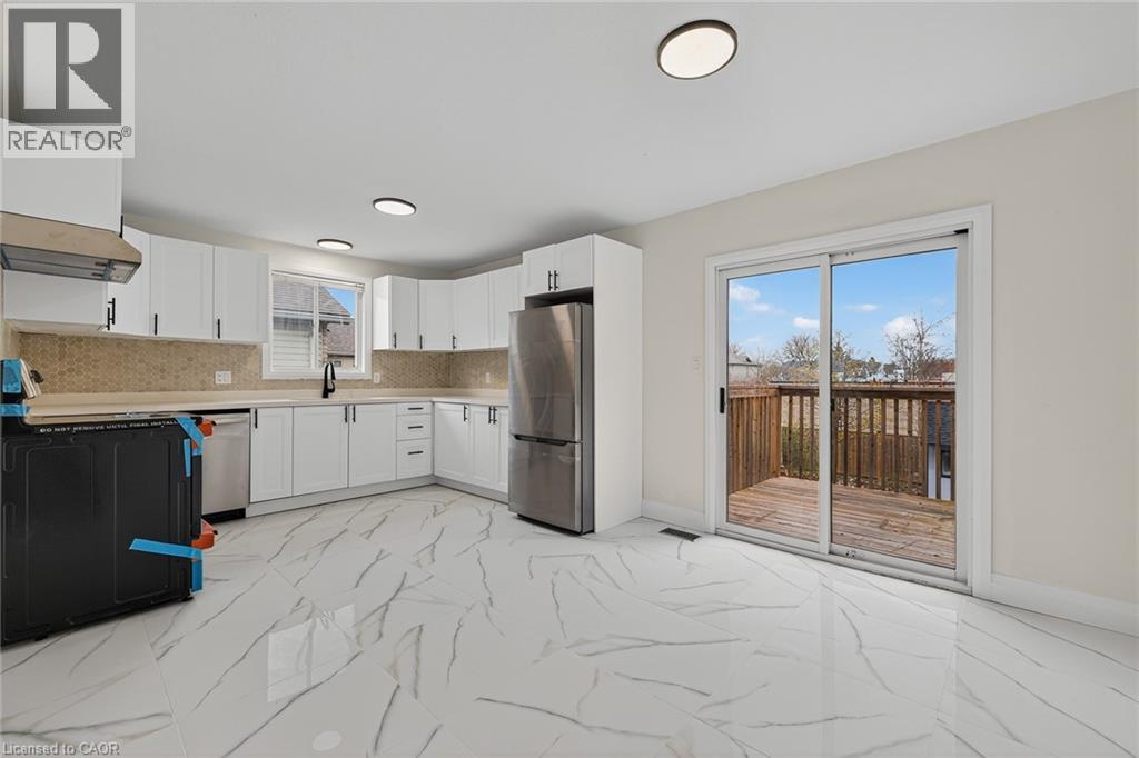 101 ANASTASIA Crescent, Brantford, Ontario, N3P2A8 — Photo 7