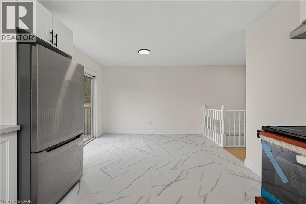 101 ANASTASIA Crescent, Brantford, Ontario, N3P2A8 — Photo 9