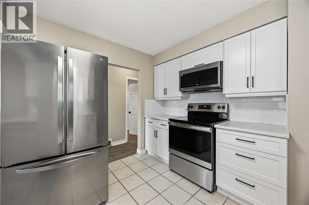 1010 MEIGHEN CRESCENT, Sarnia, Ontario, N7S1A8 — Photo 4