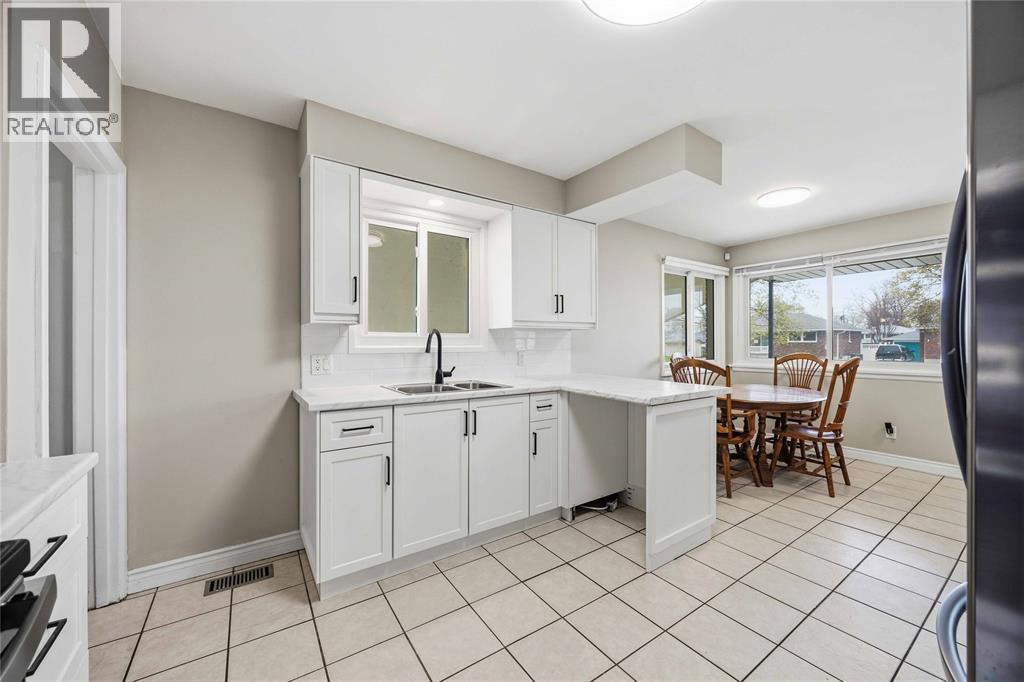 1010 MEIGHEN CRESCENT, Sarnia, Ontario, N7S1A8 — Photo 5
