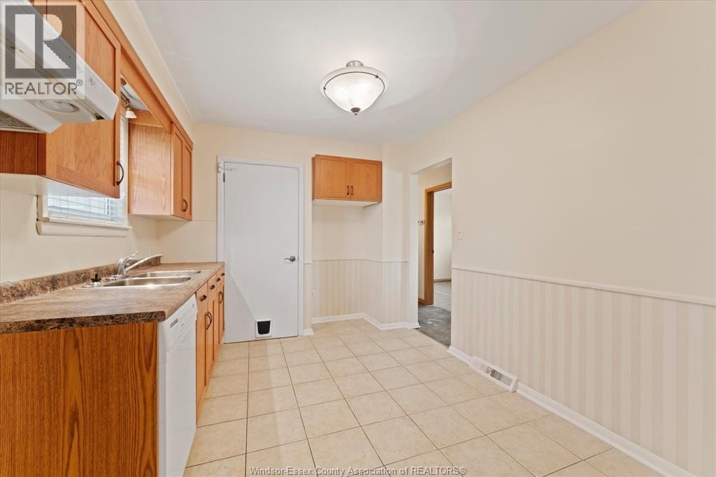 4045 DOUGALL, Windsor, Ontario, N9G1X4 — Photo 14