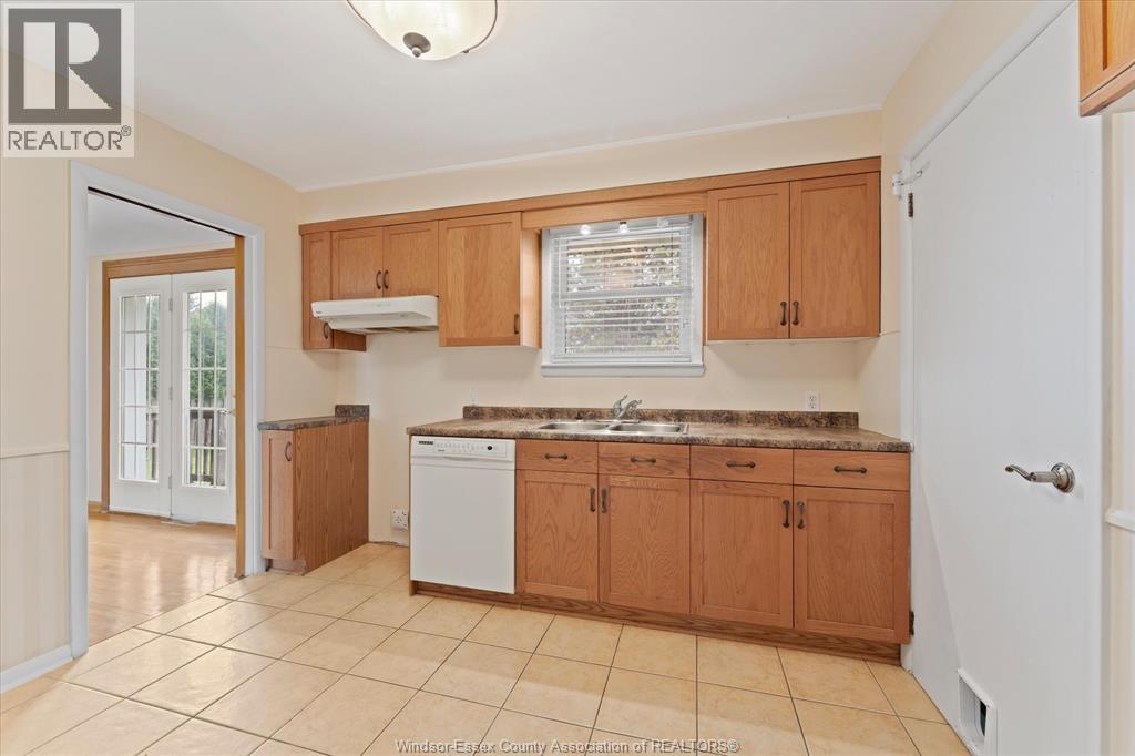 4045 DOUGALL, Windsor, Ontario, N9G1X4 — Photo 15