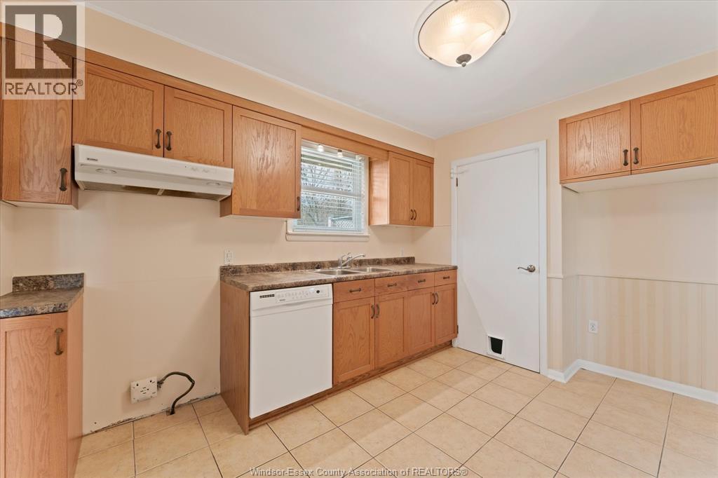 4045 DOUGALL, Windsor, Ontario, N9G1X4 — Photo 17