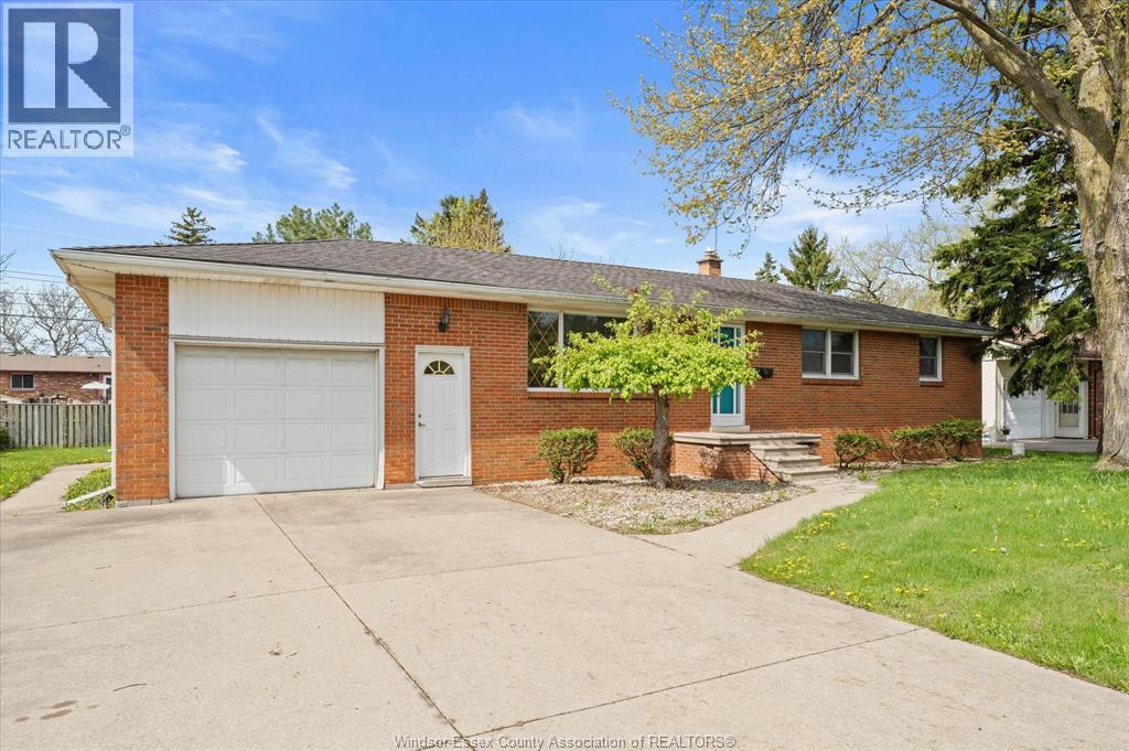4045 DOUGALL, Windsor, Ontario, N9G1X4 — Photo 2