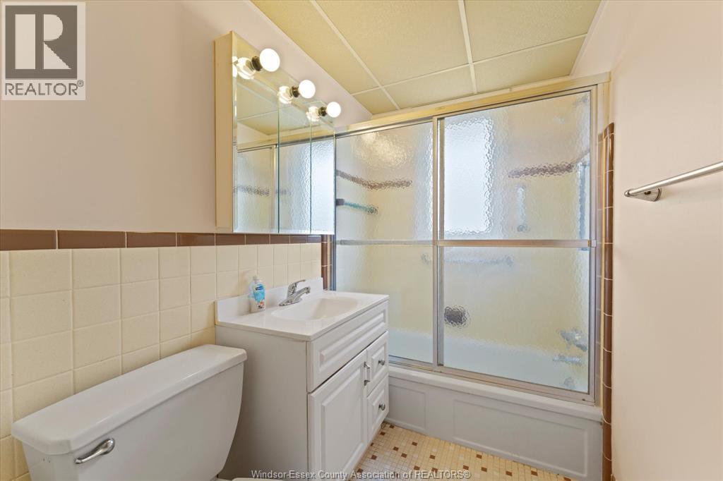 4045 DOUGALL, Windsor, Ontario, N9G1X4 — Photo 23