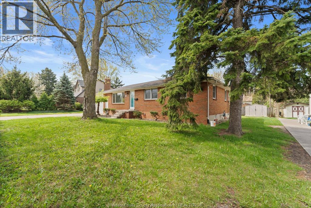 4045 DOUGALL, Windsor, Ontario, N9G1X4 — Photo 3