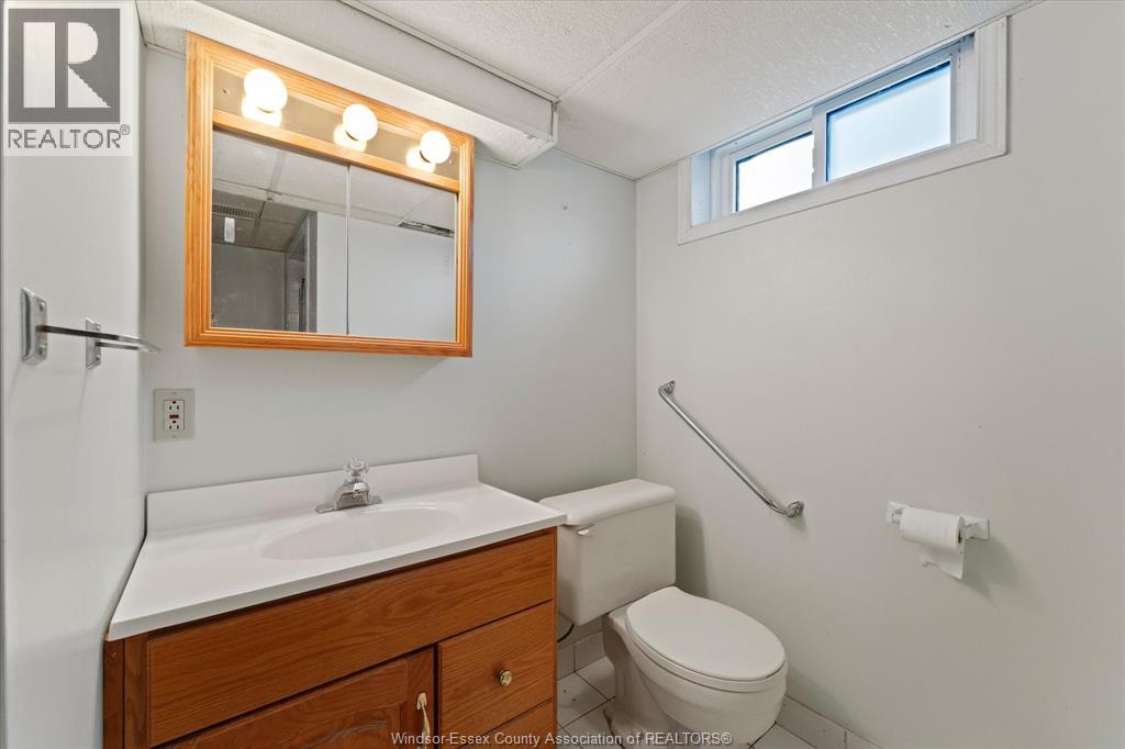 4045 DOUGALL, Windsor, Ontario, N9G1X4 — Photo 32