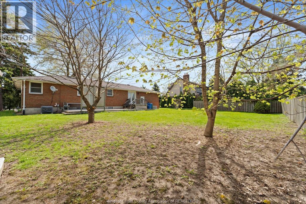 4045 DOUGALL, Windsor, Ontario, N9G1X4 — Photo 38