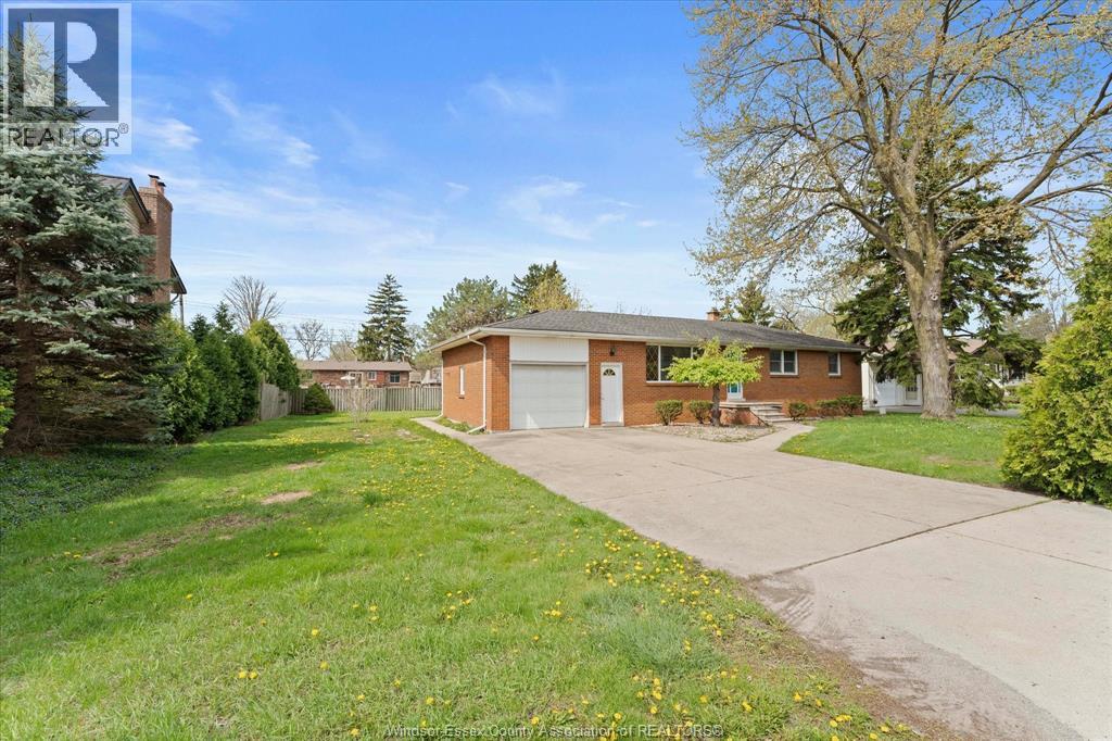 4045 DOUGALL, Windsor, Ontario, N9G1X4 — Photo 4