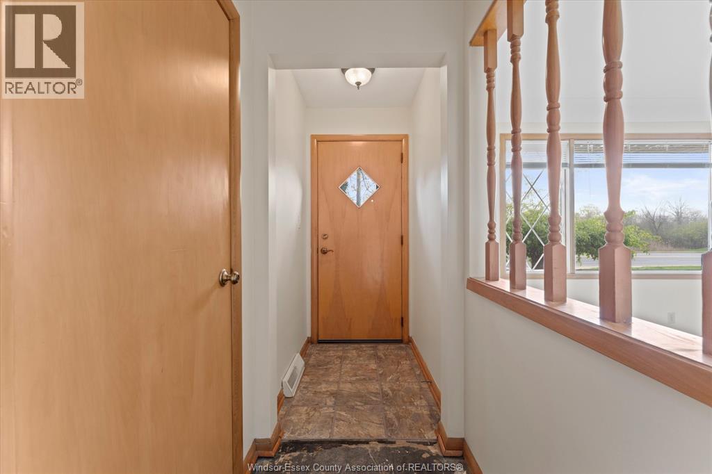 4045 DOUGALL, Windsor, Ontario, N9G1X4 — Photo 5