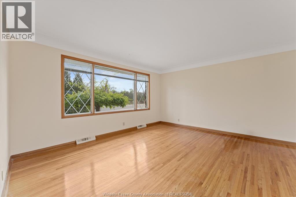4045 DOUGALL, Windsor, Ontario, N9G1X4 — Photo 6