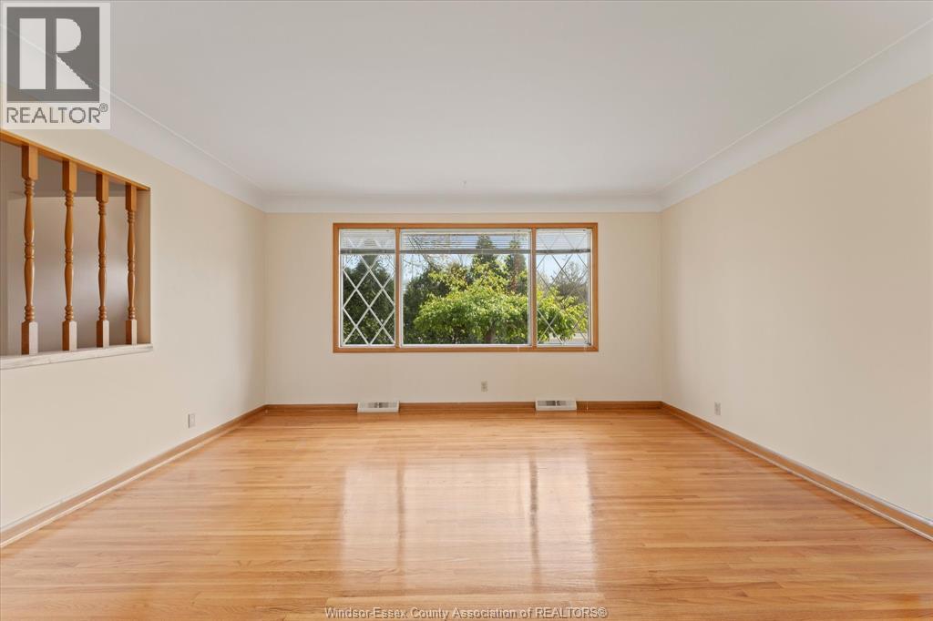 4045 DOUGALL, Windsor, Ontario, N9G1X4 — Photo 7