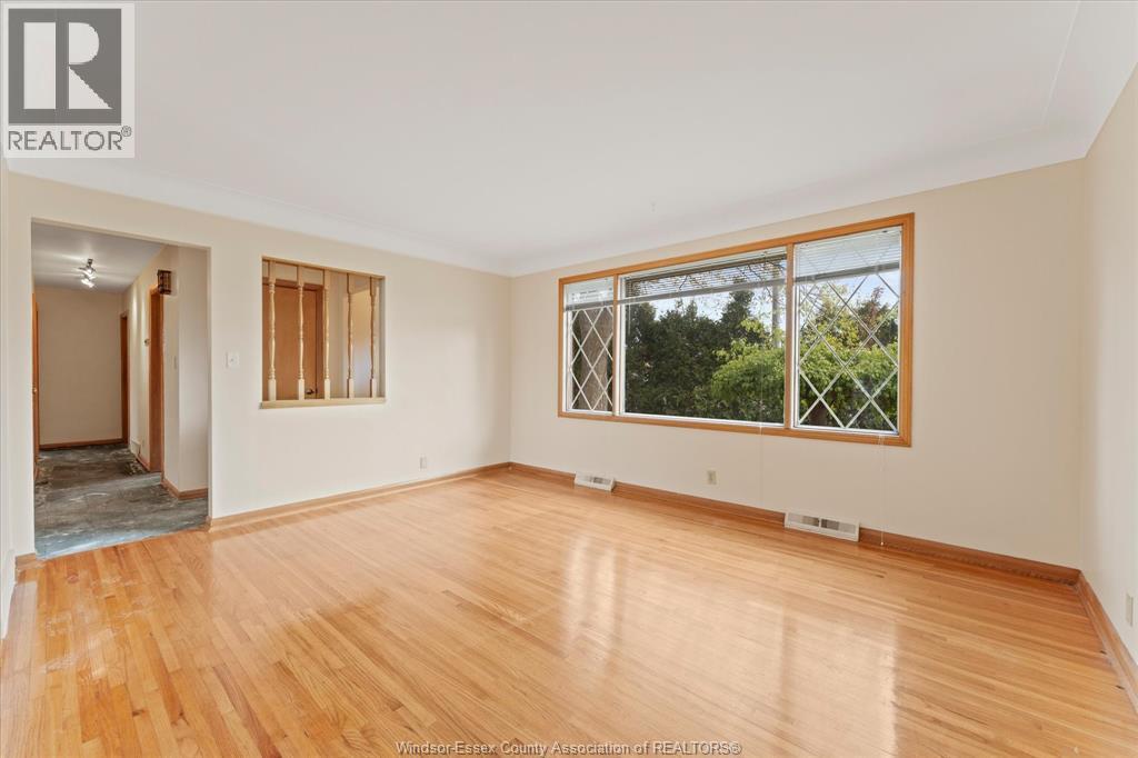 4045 DOUGALL, Windsor, Ontario, N9G1X4 — Photo 9