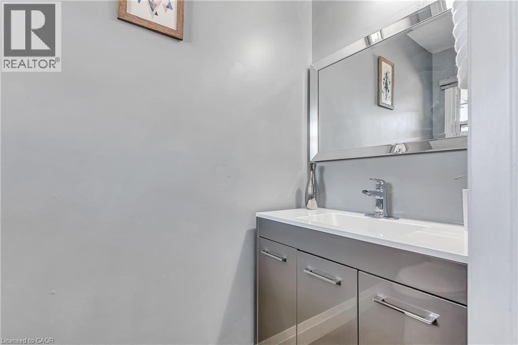 67 ORCHID Crescent, Kitchener, Ontario, N2E3N4 — Photo 4