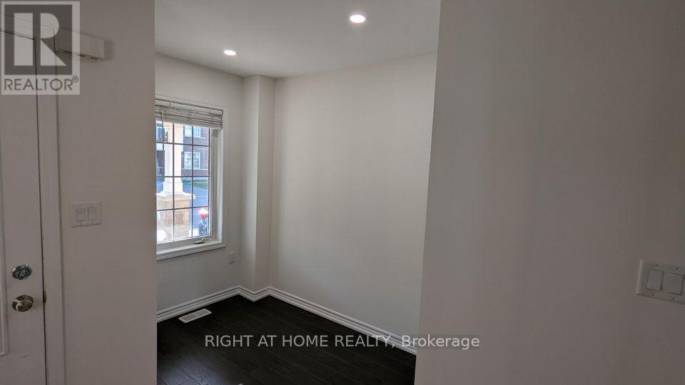 686 LAKING TERRACE, Milton (CL Clarke), Ontario, L9T0Y8 — Photo 2