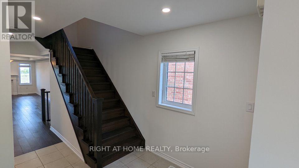 686 LAKING TERRACE, Milton (CL Clarke), Ontario, L9T0Y8 — Photo 3