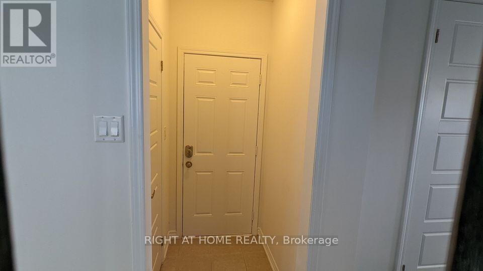 686 LAKING TERRACE, Milton (CL Clarke), Ontario, L9T0Y8 — Photo 4