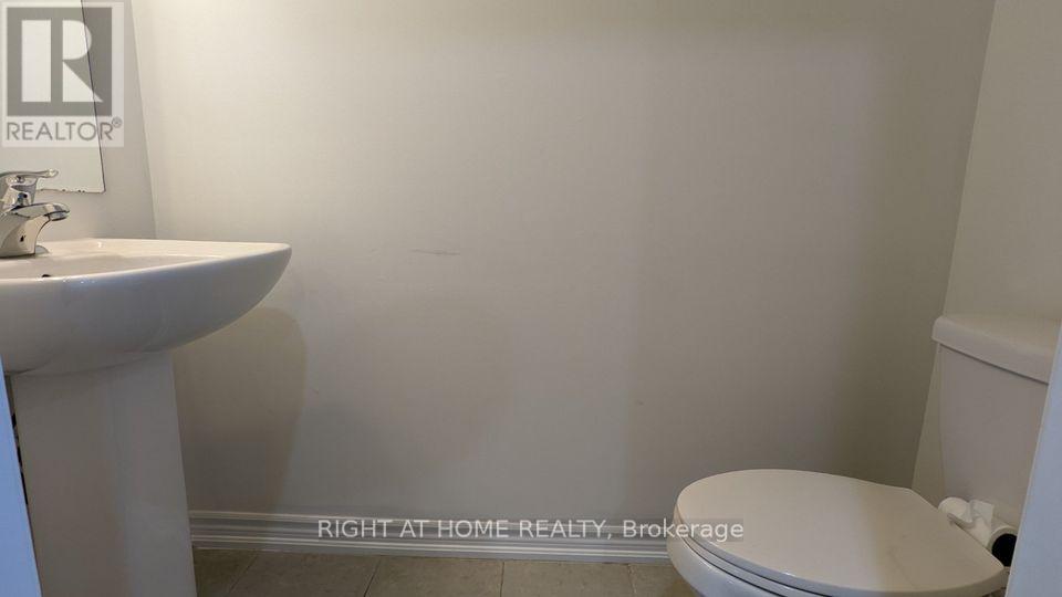 686 LAKING TERRACE, Milton (CL Clarke), Ontario, L9T0Y8 — Photo 5